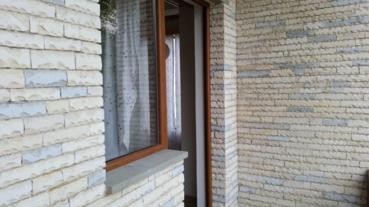 Готель Bujtina E Tomorrit Ujanik Екстер'єр фото